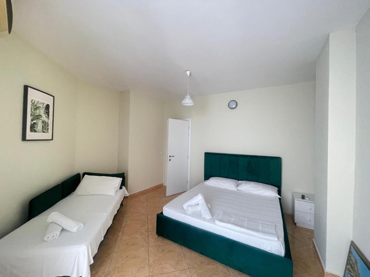 Maison Apartments Vlorë Zimmer foto